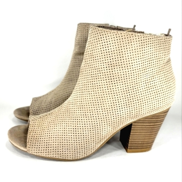 Old Navy Taupe, Perforated, Western Style, Peep Toe Stacked Heel Bootie. WMS 7M - Picture 2 of 12